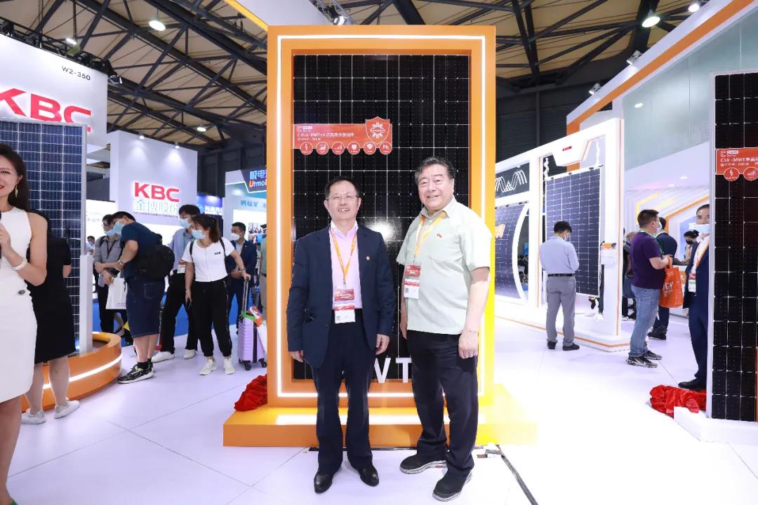 石定寰參事、張鳳鳴博士為C-Pro揭幕