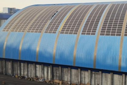 首個拱形礦區煤棚項目 | 日托輕柔組件解決拱形屋頂安裝難題 首個拱形礦區煤棚項目 | 日托輕柔組件解決拱形屋頂安裝難題